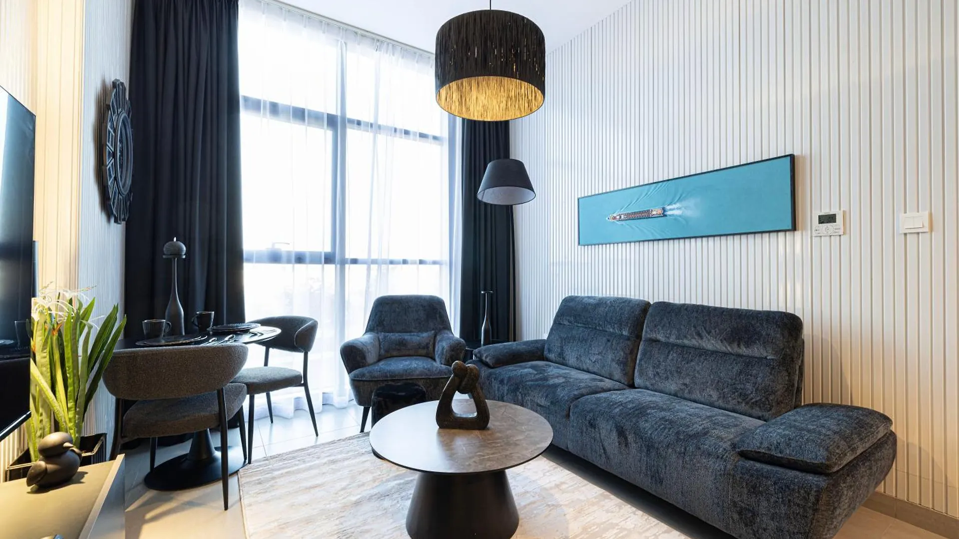 1Br The Black Knight Suite By Blue Cloud Holidays Sharjah Lägenhet