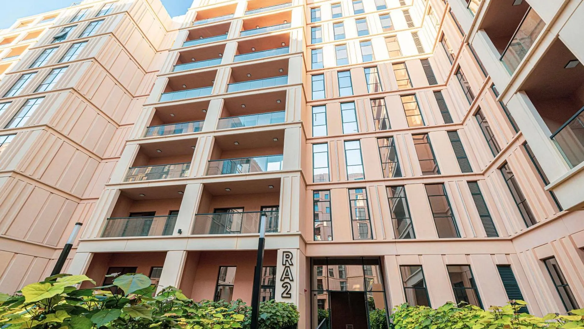 1Br The Black Knight Suite By Blue Cloud Holidays Sharjah Lägenhet