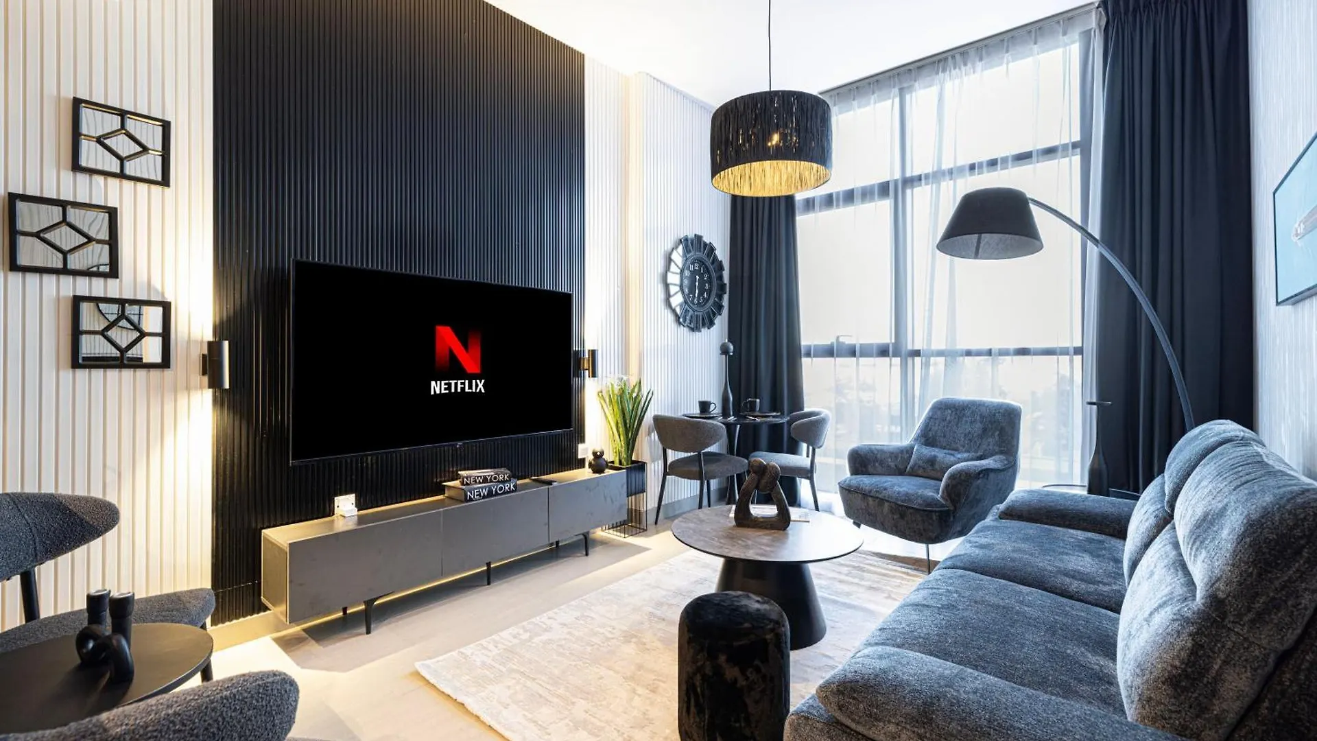 1Br The Black Knight Suite By Blue Cloud Holidays Sharjah