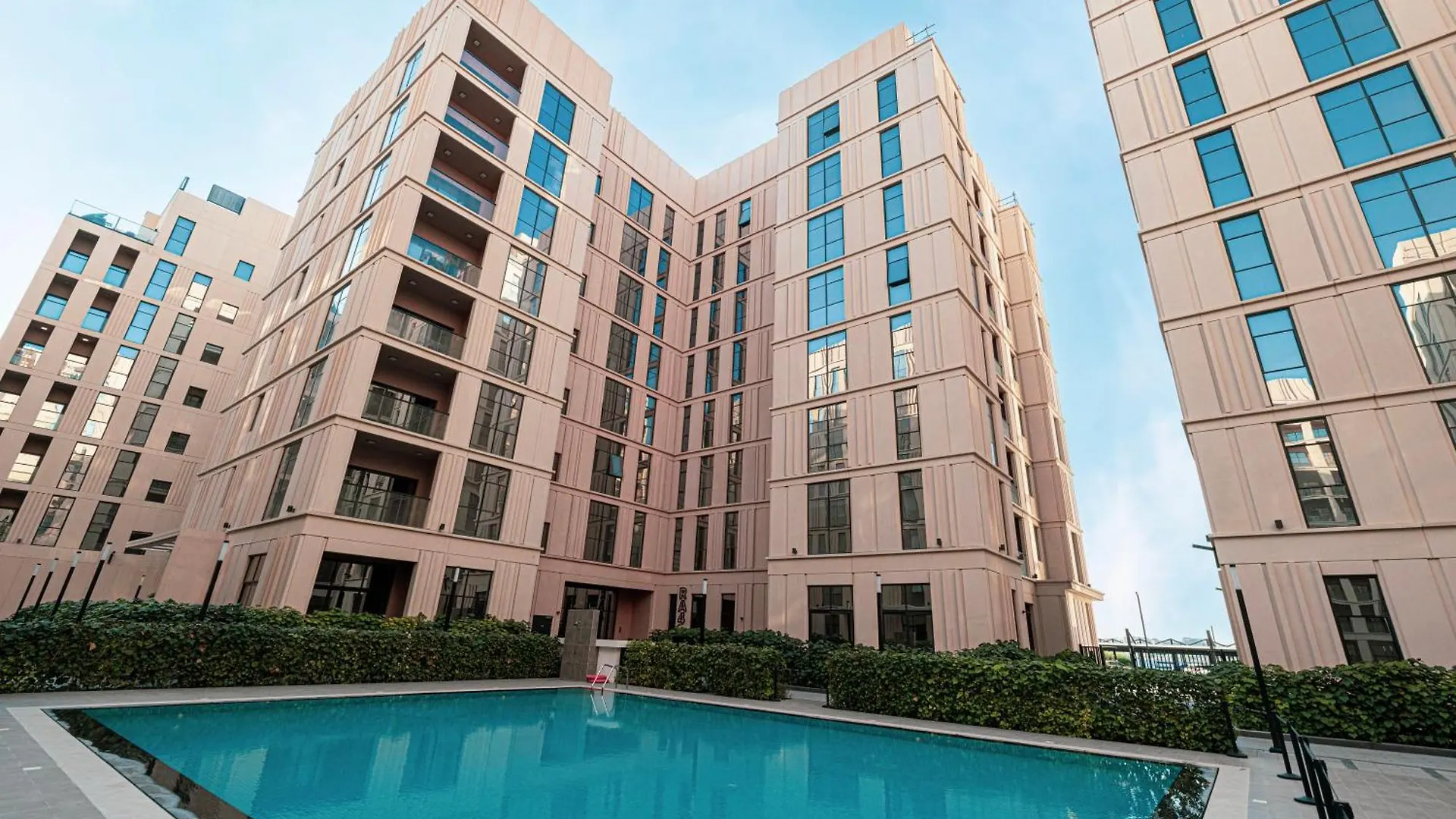 1Br The Black Knight Suite By Blue Cloud Holidays Sharjah
