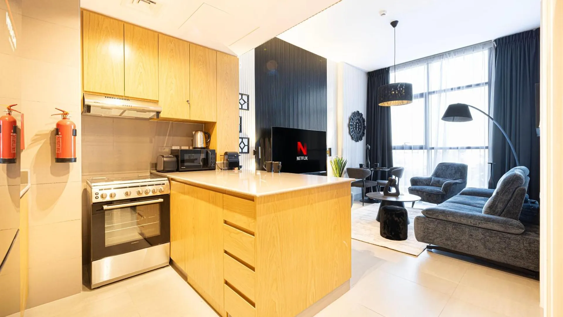 1Br The Black Knight Suite By Blue Cloud Holidays Sharjah Lägenhet