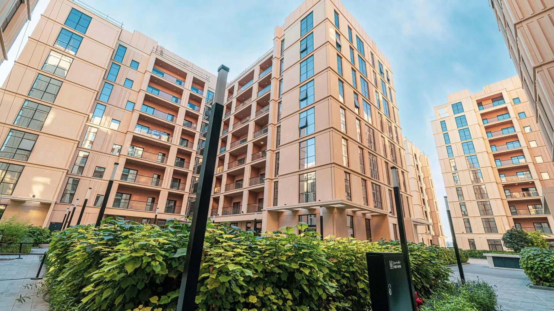 1Br The Black Knight Suite By Blue Cloud Holidays Sharjah