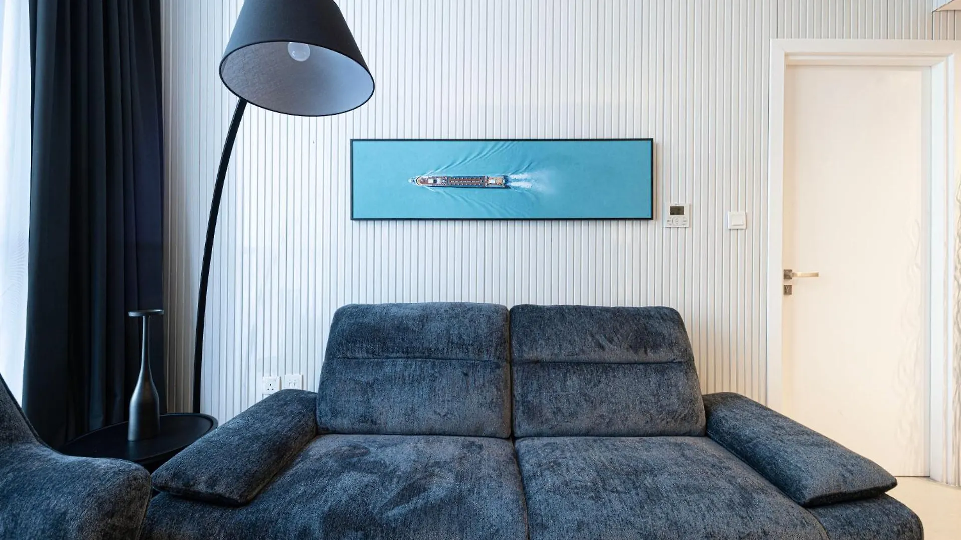 1Br The Black Knight Suite By Blue Cloud Holidays Sharjah