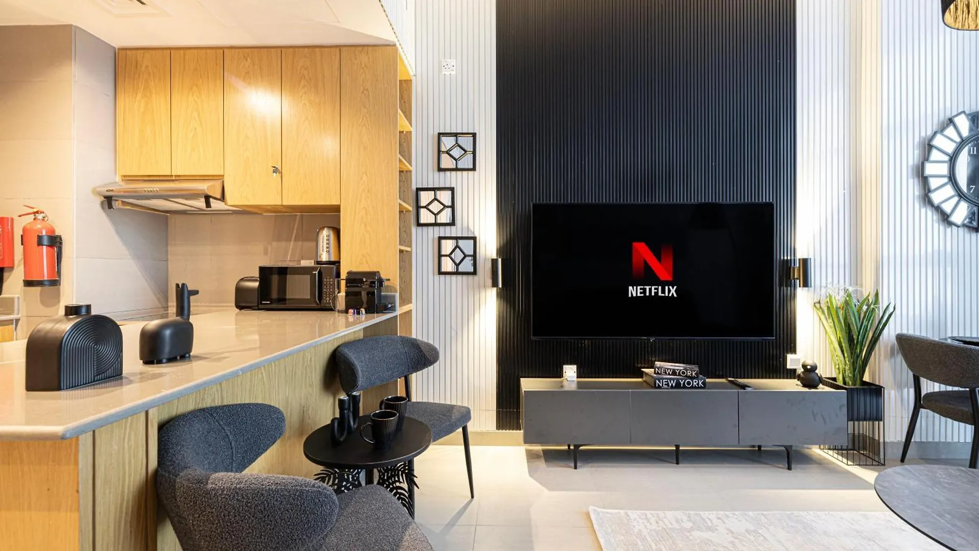 Apartment 1Br The Black Knight Suite By Blue Cloud Holidays Sharjah