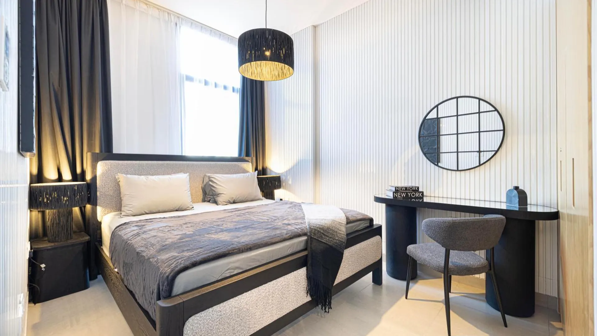 1Br The Black Knight Suite By Blue Cloud Holidays Sharjah 0*,